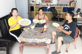 婆媳俩摘5斤青茄子，配一块猪肉，包126个饺子，公公担心吃不完