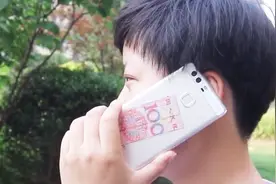 手机壳后面千万不要夹钱了，很多人不知道为什么，后悔才知道视频封面