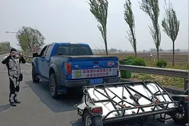 摩旅渤海湾
服务区休息。