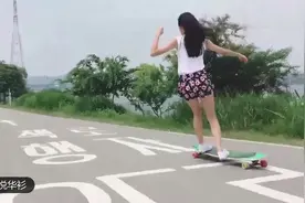 长腿滑板女神高孝周，板我只能玩1分钟，腿我能玩1年。视频封面