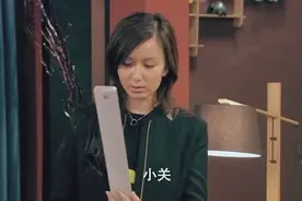 20年后的苹果手机居然这么长，连解锁都费劲，手短的怕是用不了了视频封面