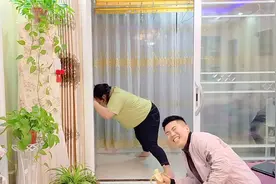 260斤胖媳妇自创减肥神功，和老公热舞，爆笑全程！视频封面