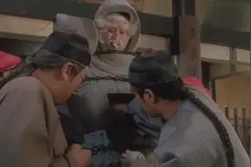 达叔往囚犯衣服里放了只老鼠，星爷刚说完太残忍，又放只蛇进去！视频封面
