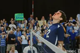 外国人打排球原来是这样打的，一场比赛全靠脸接球！！