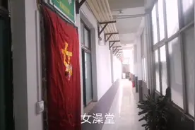 北方美女洗澡要1个小时，7天去洗一次，你们多久洗一次澡视频封面