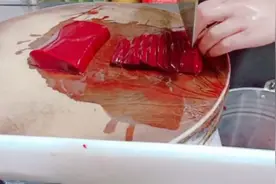 鹅血有解毒、消肿、降脂、降胆固醇、提高免疫力。同时功能还有养视频封面