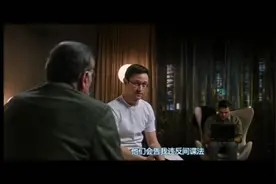 斯诺登在香港接收英国卫报的采访，曝光美国的棱镜计划
