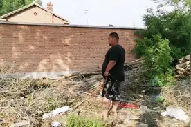 宝子光脚在满是荆棘的地上来回走动，轻松自如不怕扎，真厉害呀视频封面