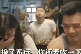 这个小姐姐放屁还要吹一下😃