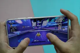 完美适配！120Hz的魅族17玩QQ飞车：丝滑般流畅！视频封面
