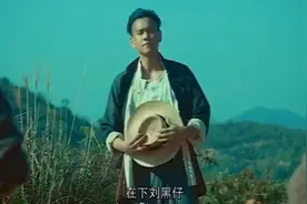 彭于晏式打招呼！让你们知道刀捅了脖子会有什么后果？头晕很正常