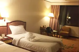 为何很多人说去酒店睡觉，洗手间的灯一定不要关？看完忍不住笑了视频封面