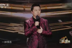 师鹏以退伍军人的身份站上舞台，讲述来自歌曲《怀念战友》的感动