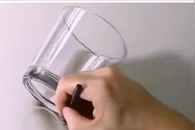 趣味3D绘画，画了个玻璃杯在纸上，用铅笔画出立体效果