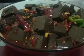 川味麻辣血块的正确炒法，掌握这个小窃门，简单好吃又下饭视频封面