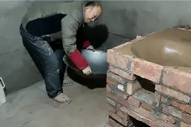 在农村大锅灶是每个家庭的标配，今天我和老爸自己动手做土灶啦