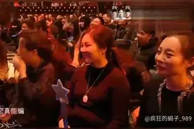 曹云金出国旅游，在英国用一角披萨挽留一段爱情！请看分解！！！视频封面