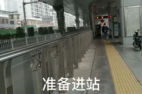 乘坐武汉BRT公交车如何进站出站?跟您所在的城市BRT是一样的吗?