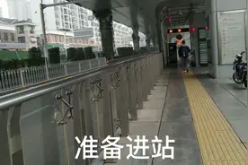 乘坐武汉BRT公交车如何进站出站?跟您所在的城市BRT是一样的吗?视频封面