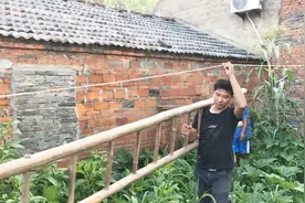 68岁大爷开小作坊生意差，香烟钱都赚不到，用的月兔牌空调很少见视频封面