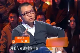 这女的骗吃骗喝 约会不让拉手送她五千元项链 笑了不让亲视频封面