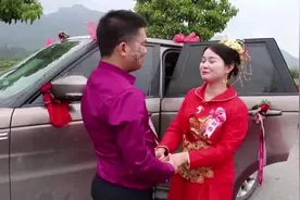 湖南小伙接亲，半路上新娘新郎下车，这是啥情况呀视频封面