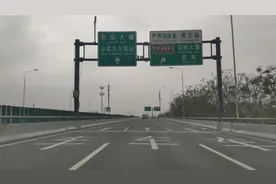 驱车武汉站接个朋友，顺便看看火车站啥情况？视频封面