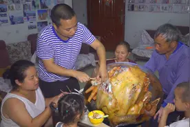 这才是高压锅炖整只鸡最好吃的做法，不用一滴油，上桌后全吃光