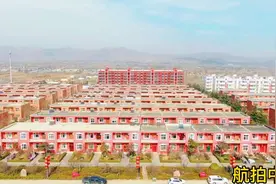 航拍辉县裴寨新村，“全国道德模范”裴春亮自己出资为村里建设。视频封面
