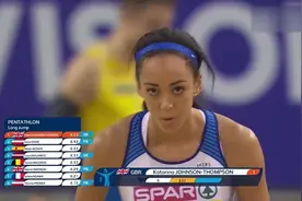 外国女子跳远比赛，小姐姐这个姿势真尴尬，估计观众都看不下去了视频封面