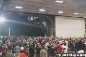 美国“罗斯福”号航母舰长被解职，海军官兵用掌声和欢呼告别视频封面