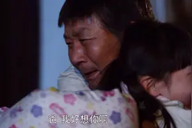小姑娘独自离开学校找爸爸，钱不够坐回家，只能拖着行李走回去～视频封面