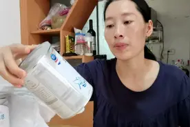 给孩子喝了一年的奶粉，没想到都是没用，听了网友的建议果断换了视频封面