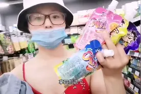 打工妹花40元请弟弟吃饭，好吃又实惠，又去超市买了一大堆好吃的视频封面