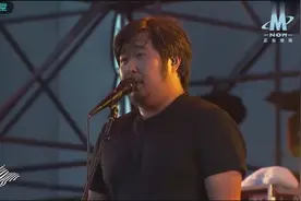 宋冬野在音乐节上声嘶力竭的唱着《安河桥》，马頔打鼓！好搭档！视频封面