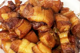 小炖肉做法简单，口感肥而不腻，瘦而不柴，味道很赞一个字就是香视频封面
