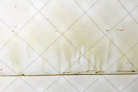 厨房墙壁油腻难清洁？教你一招，油污自动往下掉视频封面