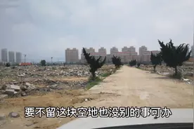 乳山银滩的这个村已经拆迁完毕，本地村民都搬到楼上住了是喜是忧视频封面
