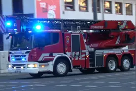 德国达姆施塔特多辆斯堪尼亚消防车配备高亮度警灯紧急出动视频封面