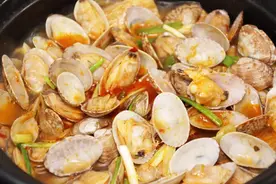 花蛤和豆腐放一起，原来这么好吃，鲜美又营养，上桌瞬间被扫光