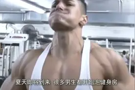 日常搬砖的“农民工”和泡健身房的“肌肉男”，谁的身体更好？视频封面