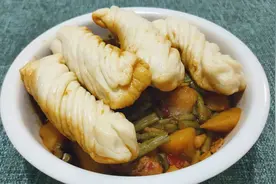 农家一锅出，懒人做法，菜炖肉蒸花卷，好吃又简单，老公说太香了