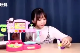 小玲姐姐教你玩亲子过家家游戏 小豆子餐厅玩具