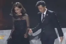 美不过是初见，金鸡百花奖颁奖典礼上，韩庚扶卢靖姗下楼梯，好暖视频封面