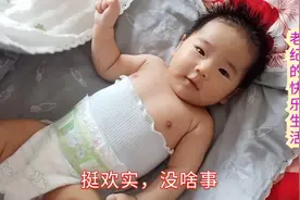 宝宝3天没洗澡腋下就淹了，浑身都是湿疹，可怜的样子真叫人心疼
