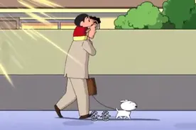 小新和爸爸一起回家，温馨的画风维持了三秒，爸爸又被小新套路了视频封面