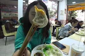 台湾妹子在大陆开户用微信付款，太方便了！