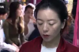 当红女明星不顾自己的前途，竟答应了男友的求婚，同行感到不解视频封面