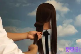 一款适合妈妈扎的发型，简单大方，有气质