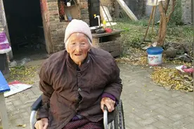 农村104岁老人曾被下达病危通知，回家后却奇迹康复，来看看。视频封面